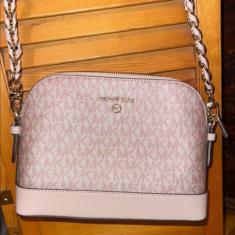MICHAEL MICHAEL KORS NWOT
Large Logo Dome Crossbody Bag Ballet